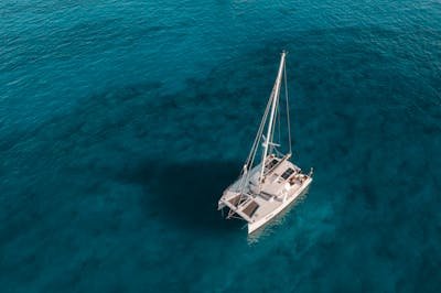 Découvrez la corse en catamaran avec skipper : une expérience unique
